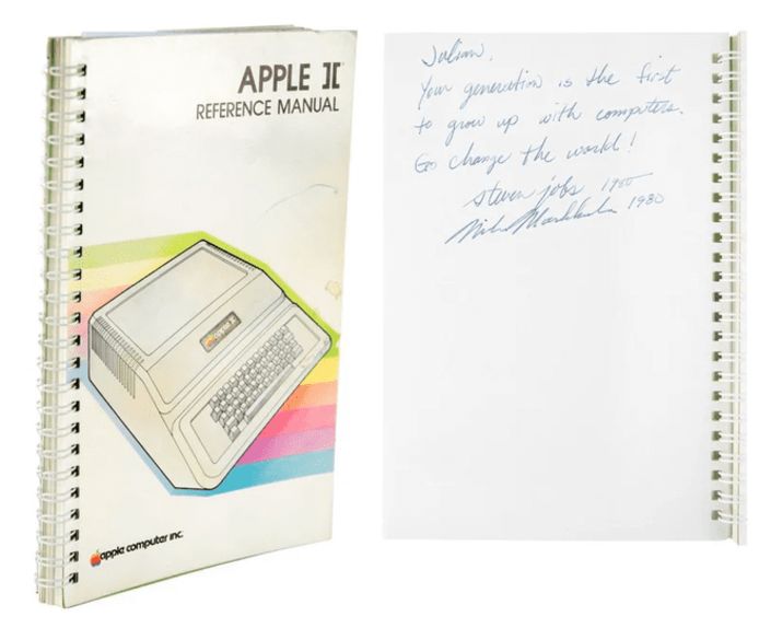 Apple II-handleiding met gepersonaliseerde boodschap van Steve Jobs.