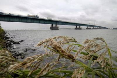 Haringvlietbrug weer nacht dicht vanwege spoedreparaties
