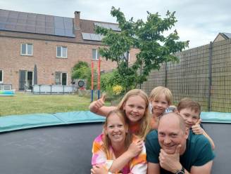 Sija uit Kortessem krijgt gratis zwembad van Q-Music: “623 keer moeten bellen voor ik binnenraakte en héél veel geduld moeten tonen”