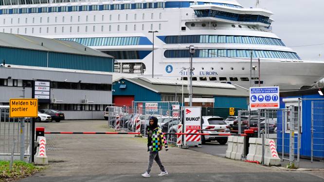 Geen overlast van enorme asielboot, tóch stemmen veel inwoners Velsen tegen verlenging