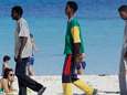 Burgemeester Lampedusa slaat alarm over anarchie op zijn eiland: vluchtelingen bezatten zich en vallen voorbijgangers lastig