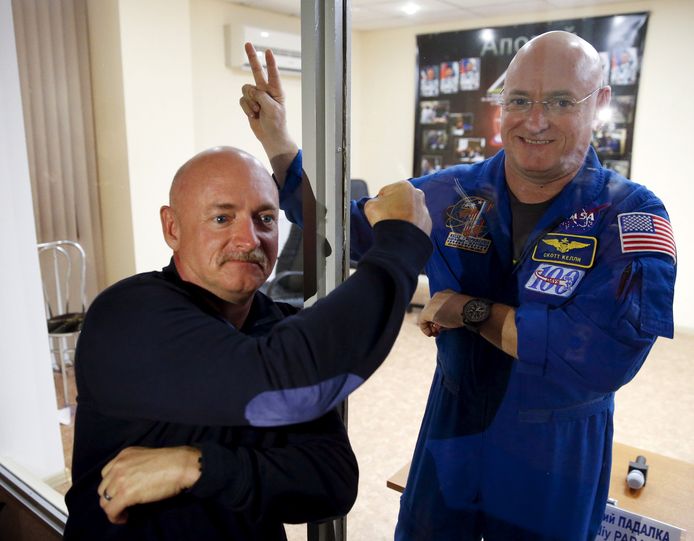 NASA astronaut Scott Kelly (R) en zijn tweelingbroer ondergingen een tijd geleden ook enkele onderzoeken om na te gaan welke impact ruimtereizen heeft.