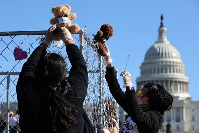 Een protestactie met teddybeertjes deze week in Washington, DC. 666 beren vertegenwoordigden de kinderen die nog steeds van hun ouders gescheiden zijn door het huidige migratiebeleid.