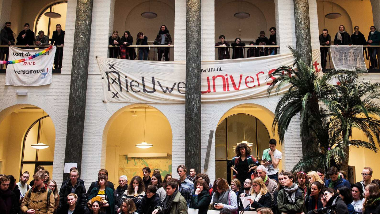 Studenten tijdens een persconferentie in universiteitsgebouw het Maagdenhuis Beeld anp