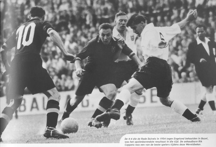 4-4 tegen het grote Engeland op het WK in Zwitserland na verlengingen. Fons Van Brandt houdt Stanley Matthews aan de ketting. Rik Coppens dwingt verlengingen af met de 3-3.