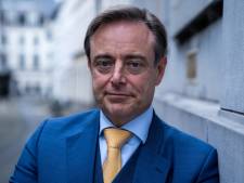 Bart De Wever (N-VA) is verlost van tien dagen isolatie: “Veel kunnen lezen en schrijven. De mist trekt op”