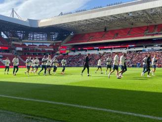 PSV begroet gigantisch aantal toeschouwers bij training in het stadion