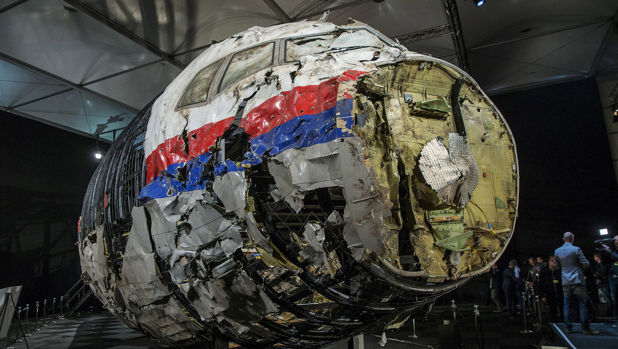 De reconstructie van een deel van de Boeing van Malaysia Airlines, zoals die vorig jaar oktober door de Onderzoeksraad voor Veiligheid OVV werd getoond. Beeld REUTERS