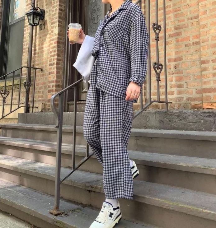 Cette saison portez votre pyjama en rue pour un look tendance et