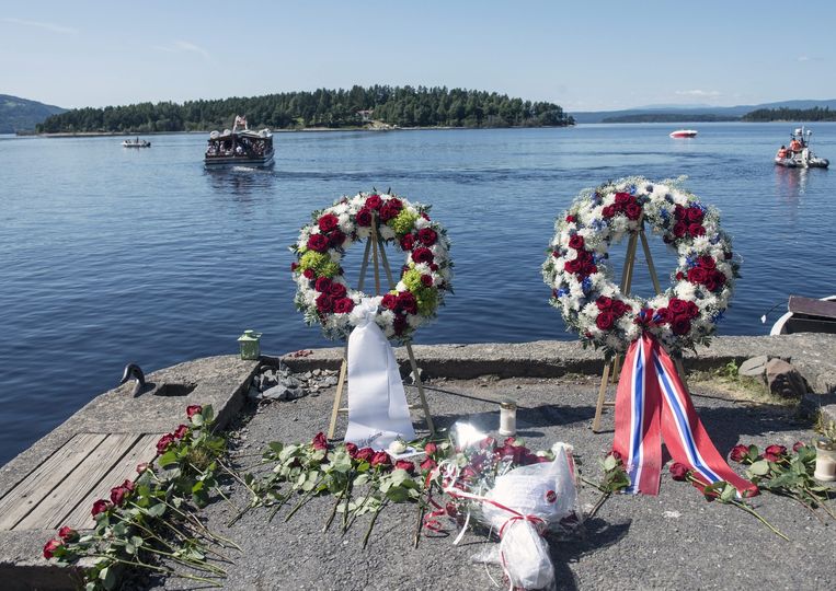 Een herdenking in 2013 op het Noorse eiland Utoya, van het bloedbad dat Anders Breivik daar twee jaar eerder aanrichtte. Beeld epa