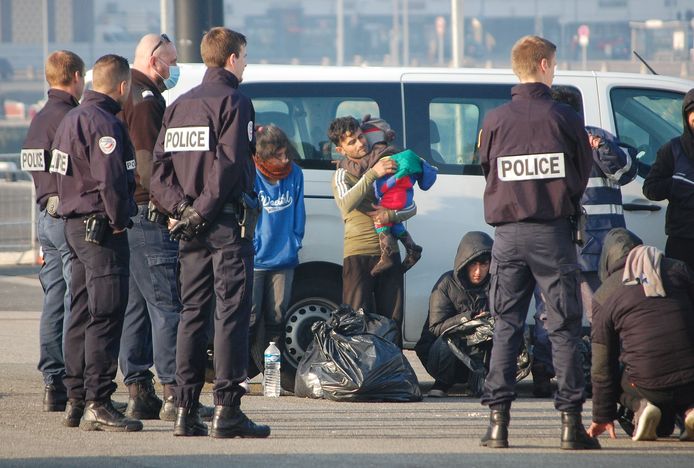 Sinds donderdagnacht redden redden de Franse reddingsdiensten 44 migranten uit gammele bootjes.