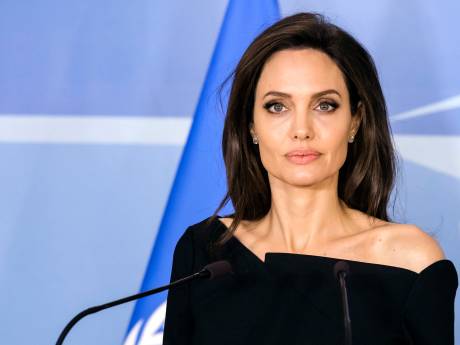 NAVO’s nieuwste wapen: Angelina Jolie