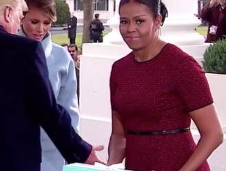Het ongemakkelijke moment waarop Michelle onverwacht een cadeau krijgt van Melania