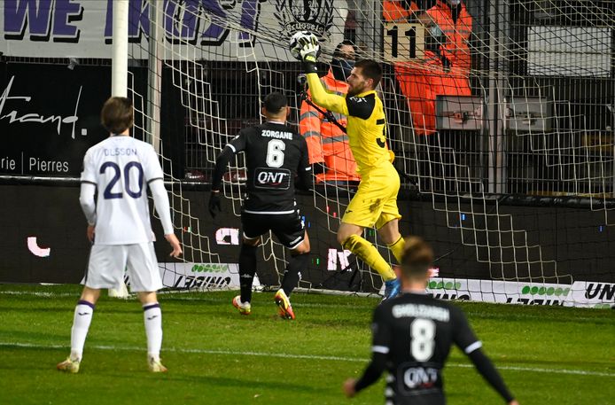 Un grand match de Van Crombrugge à Charleroi.