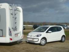 ‘Mag je een personenauto achter een camper hangen?’