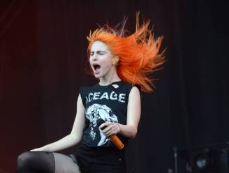 Hayley Williams van Paramore door het stof, na buitenzetten van fans op concert: “Ik heb mijn positie misbruikt”