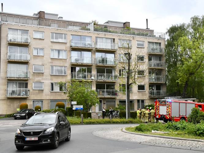 24 flatbewoners geëvacueerd na explosie in hoogspanningscabine, deel van Kortrijks centrum tijdlang zonder stroom