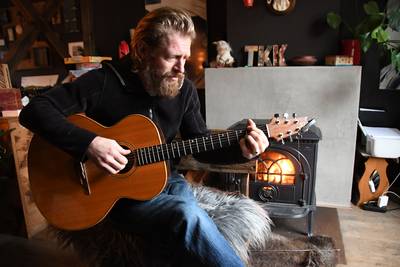 Björn van der Doelen en Ruud van den Boogaard in het Cantinetheater