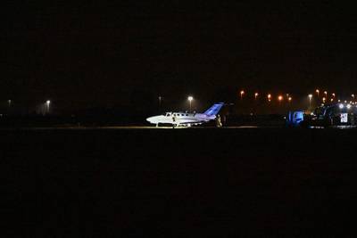 Privévliegtuig schuift van landingsbaan in Deurne