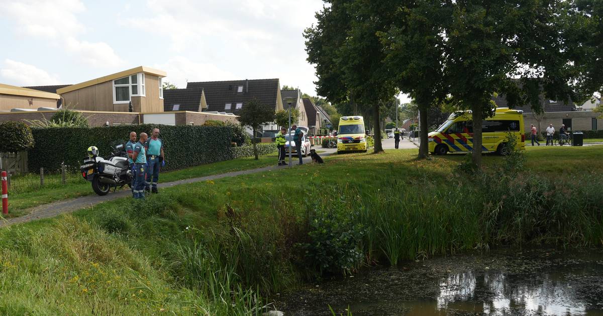 Dode in het water in Meppel, politie denkt aan tragisch ongeval.