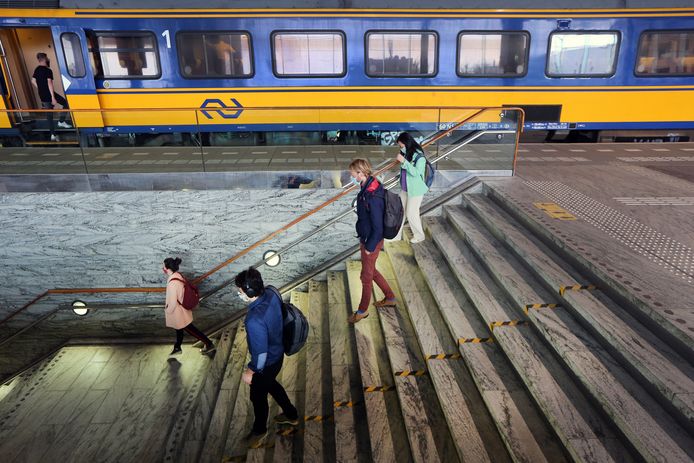 Op het station van Breda is het ook tijdens de spits in coronatijd rustig.