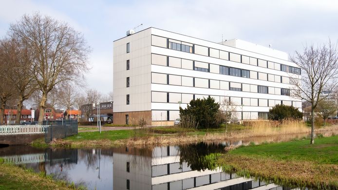 Op de vierde etage van het ziekenhuis in Waalwijk staan twaalf bedden klaar voor coronapatiënten. Indien nodig kan ook de derde etage worden ingericht.
