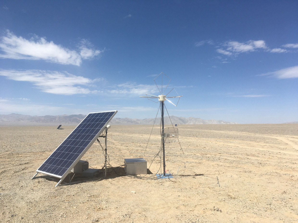 Site survey at the GP300 site: Background noise over the course of a few days was identified with the help of fast-moving antennas.  Statue of Charles Timmermans, Nykev, Radboud University