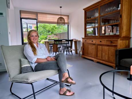 Caroliene werd in een jaar een echte klusvrouw: ‘Het is meteen een supergoede relatietest’