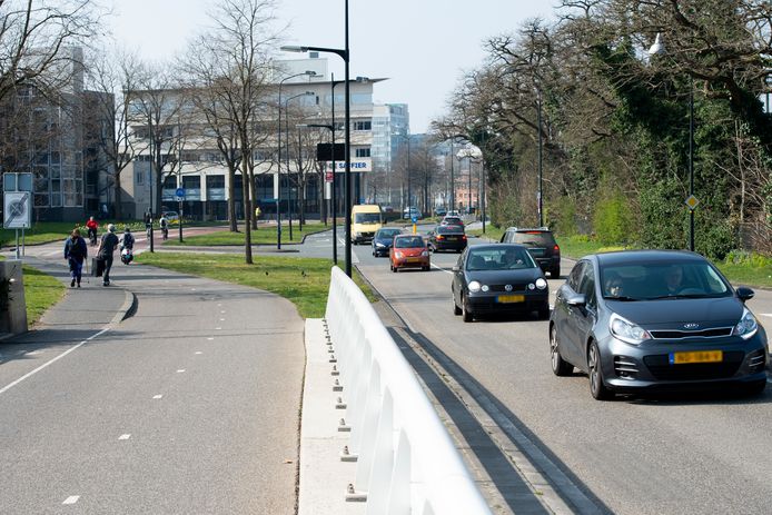Onder meer op de Laan van de Mensenrechten gaat 30 gelden als limiet.