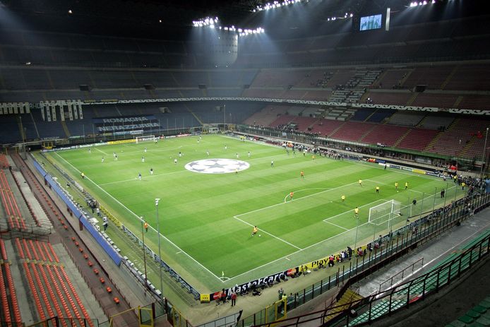 Een leeg San Siro.