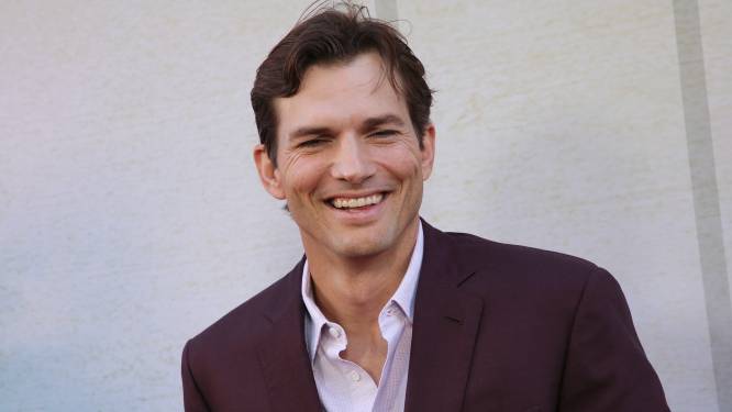 Ashton Kutcher was door auto-immuunziekte tijdelijk blind en doof: “Ik heb geluk dat ik nog leef”