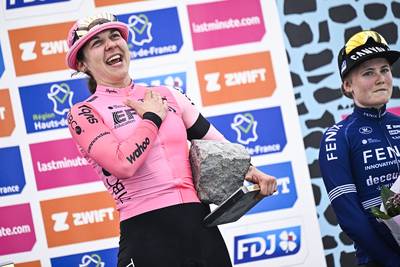Verrassing van formaat bij de vrouwen: Alison Jackson wint spektakelrijke Parijs-Roubaix, Marthe Truyen mee op podium