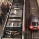 Vrouw rijdt per ongeluk met auto Brussels tramstation binnen via sporen
