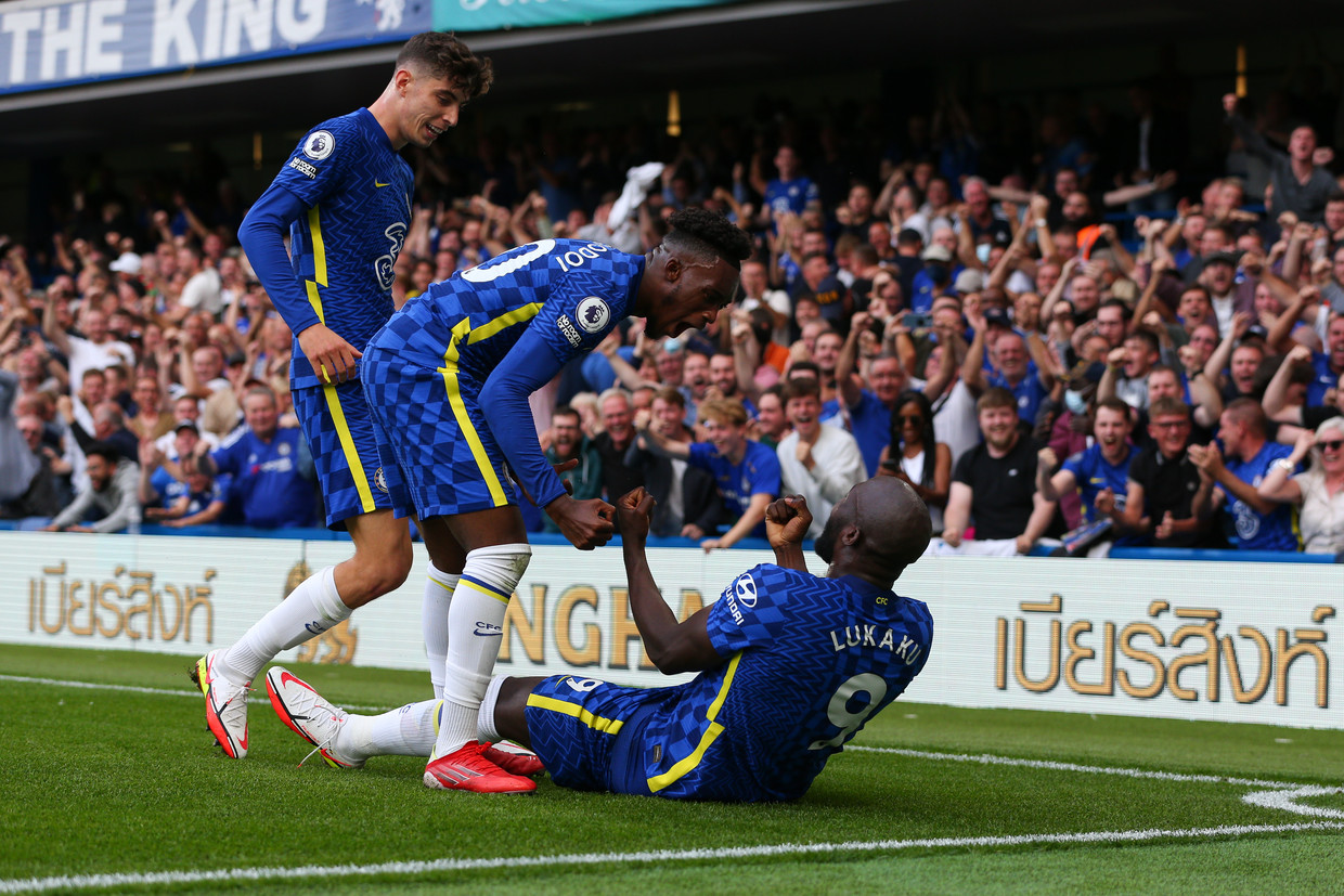 Titelhouder Chelsea heeft zich versterkt met spits Romelu Lukaku (liggend). Beeld Getty Images