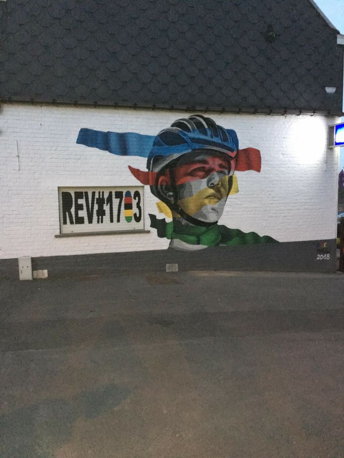 Muurschildering op het supporterslokaal 'De Rustberg'.