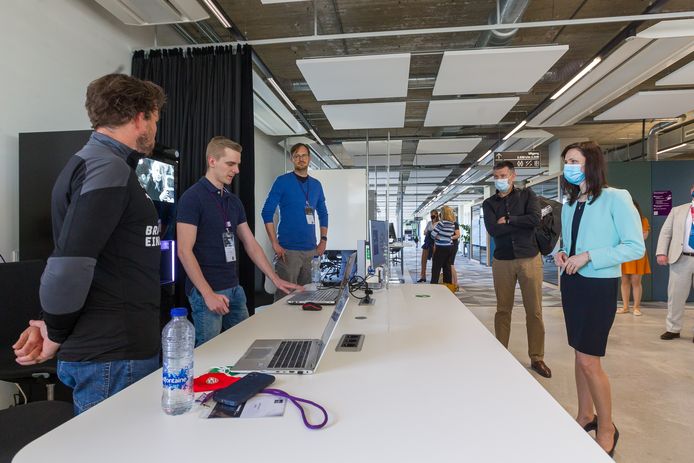 Bezoek van eurocommissaris Mariya Gabriel (Innovatie en jeugdzaken) aan het Fontys Lab.