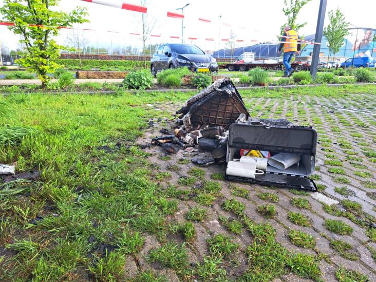 Deel Oisterwijk wordt wakker zonder stroom door brand, krantenbezorger ontdekt vlammen