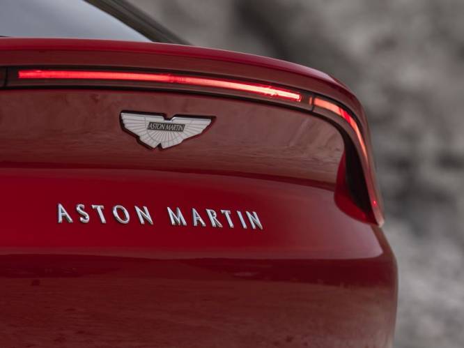 Zakenman vlamt met Aston Martin 58 km/uur te snel over N44: “Vroeger mocht je daar 120 rijden” 