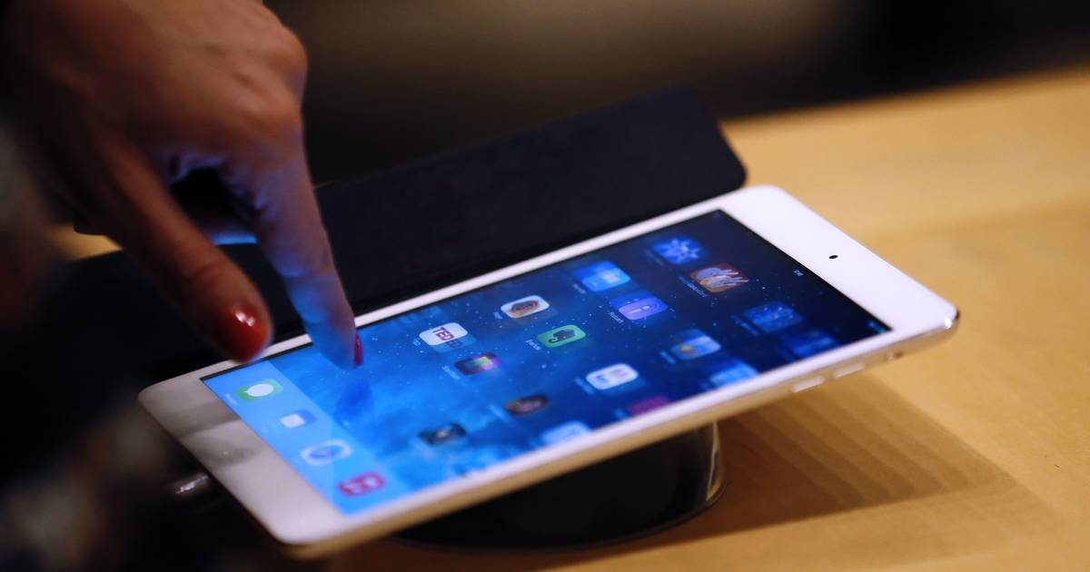 Un dipendente (59) è stato licenziato dopo 22 anni di servizio per aver ottenuto un iPad  al di fuori