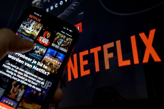 Een applicatie van streamingsdienst Netflix op een telefoon.