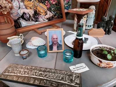 Oudenbosch herdenkt winkeleigenaar Guido, die bij een noodlottig ongeval overleed: ‘Niet meer hier, 