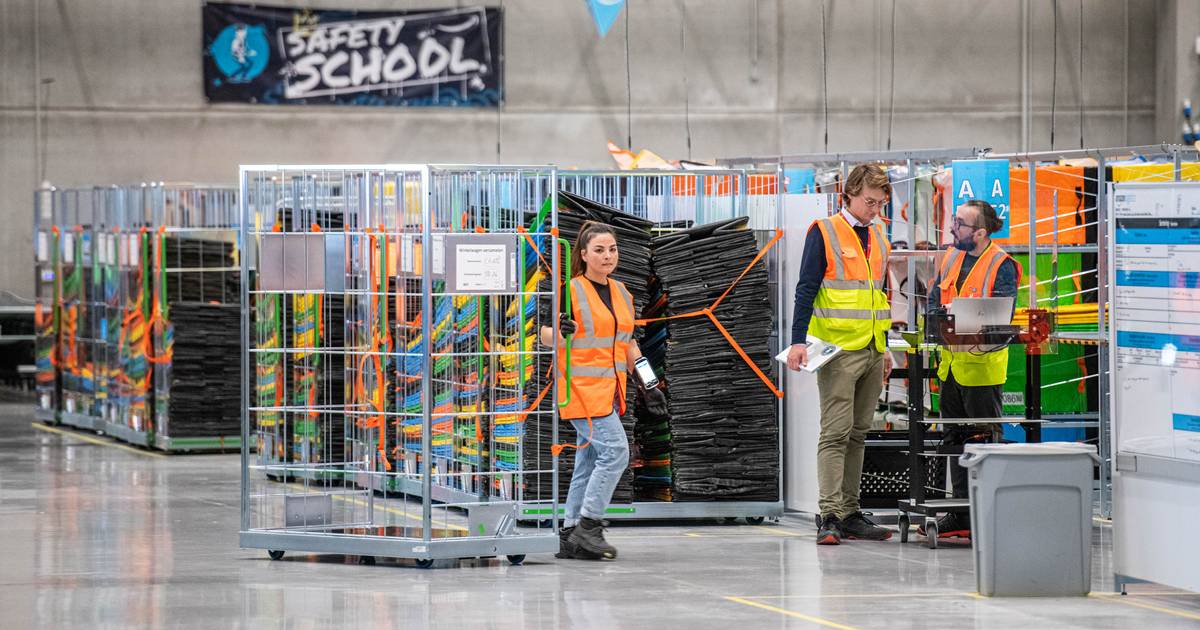 Eerste Amazondepot van België in Antwerpen geopend “Nu nog rustig