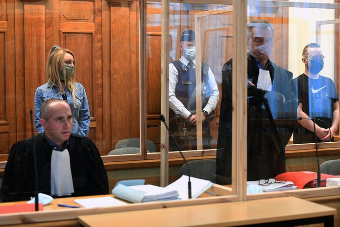 "Het Assisenhof in Leuven tijdens de zaak Andy Vandereyt. Kristel Appelt -de helikopterbruid- en Björn De Candt stonden terecht en kregen respectievelijk 25 en 24 jaar cel voor dodelijke steekpartij op de 30-jarige Andy", vertelt Patrick Vertommen.