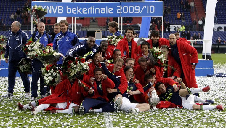 cocaïne Kelder Blauwdruk Ajax vernedert Feyenoord in De Kuip en wint 'dubbele' bekerfinale