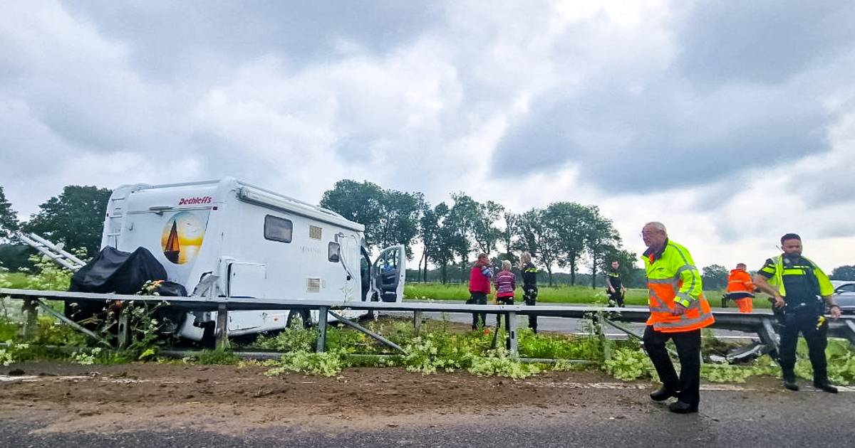Ongeval met camper op A73: één gewonde en lange files in beide richtingen.
