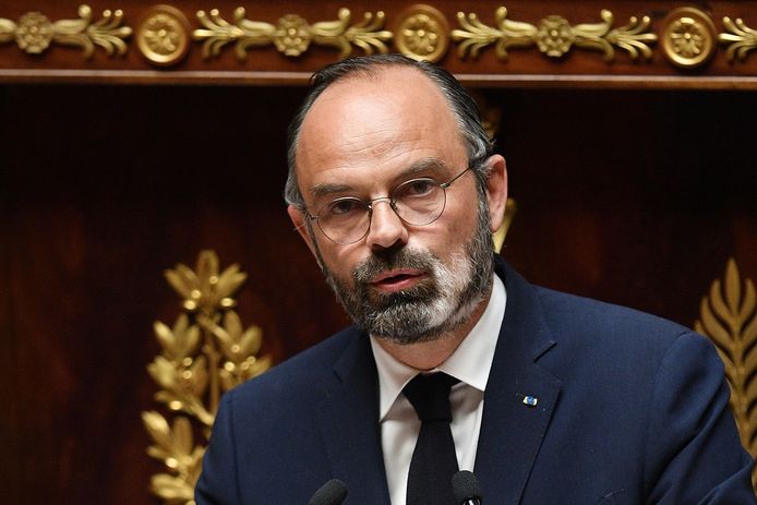 De Franse premier Édouard Philippe spreekt  de Assemblée in Parijs toe.