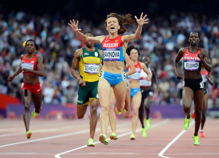 Alysia Montaño, helemaal links, ziet Savinova goud winnen op de 800 meter in Londen. Beeld EPA