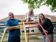 Drie generaties van de 100-jarige school St. Aegidius: opa Bennie Broekhuis, kleindochter Esmee Kemna en dochter Marlinda Broekhuis.