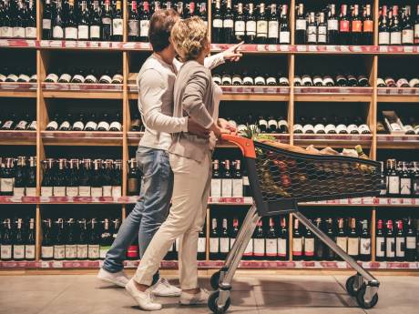 Achter een goedkoop flesje wijn zit een wereld van concurrentie en pesticiden