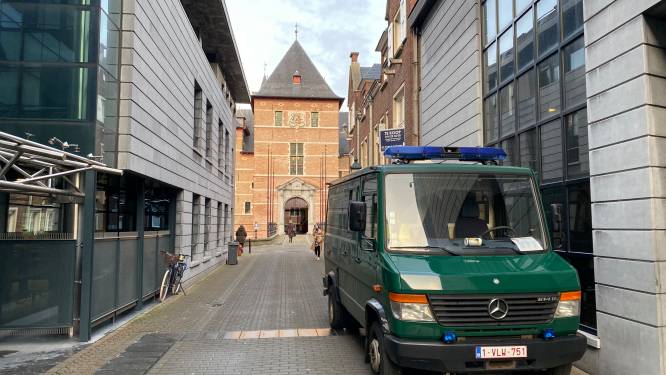 Man trekt mes omdat hij dochter niet mag zien: 18 maanden cel